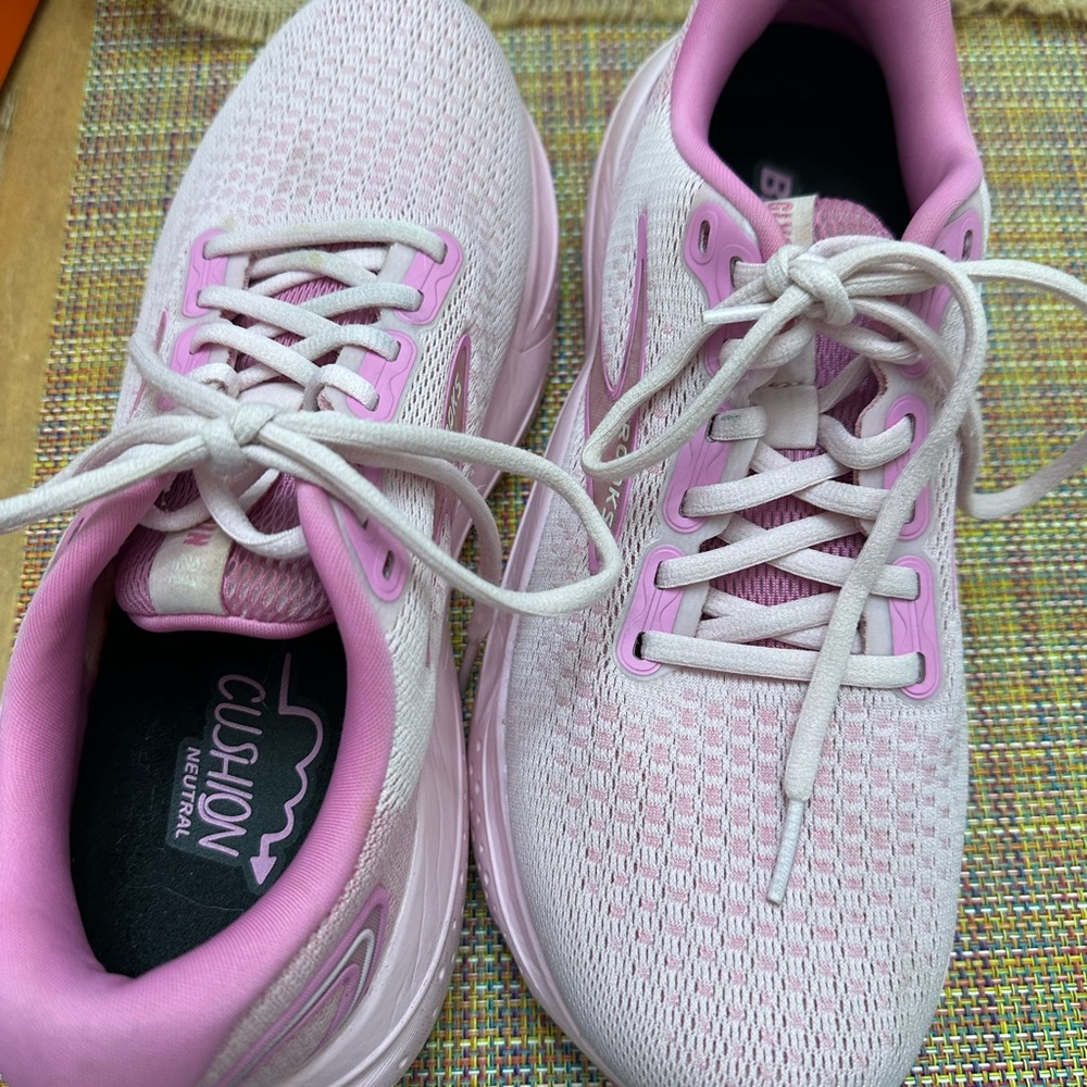 Brooks Women's Pink Athletic Shoes